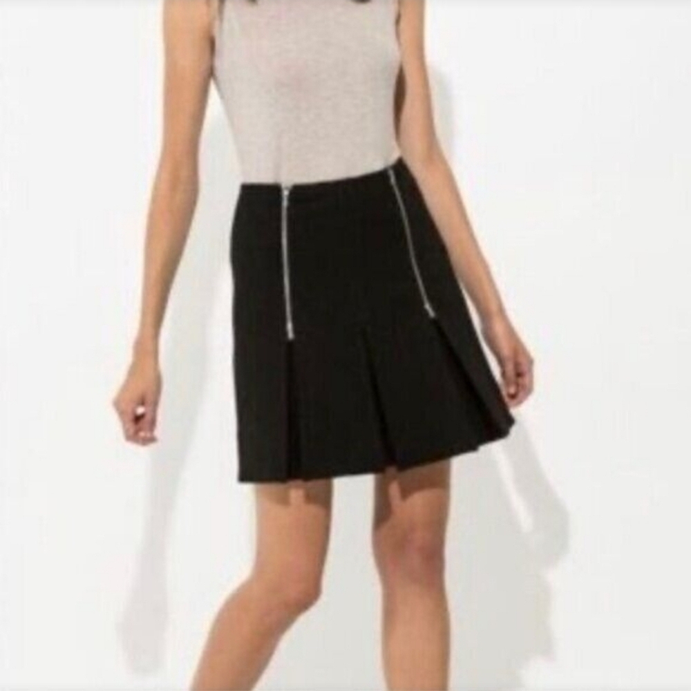 Kit and Ace Black Pleated Skirt with Zipper Detail Sz 6